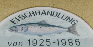 Firmentafel der Fischhandlung Böhler